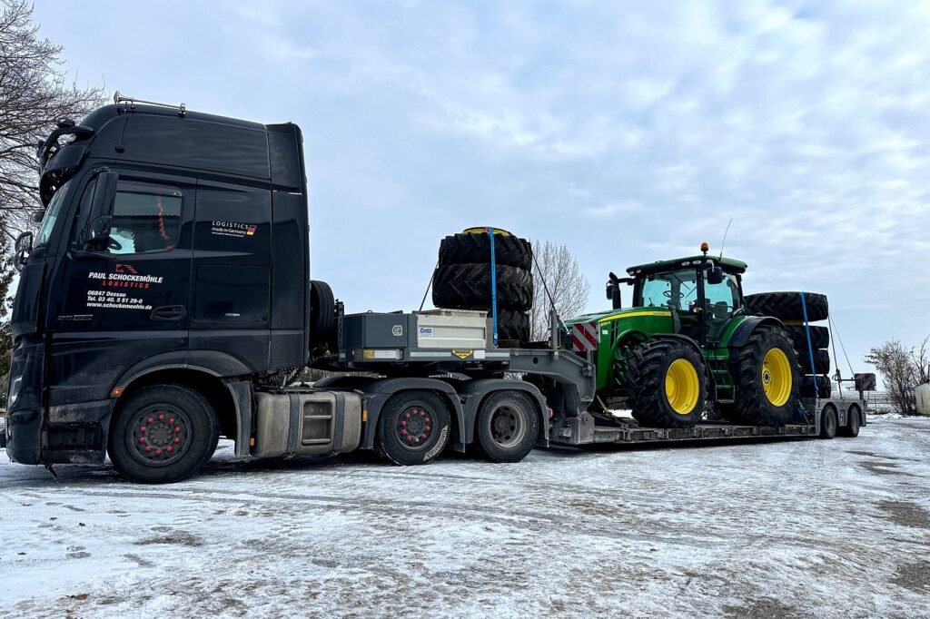 John Deere 8335R Export Transport